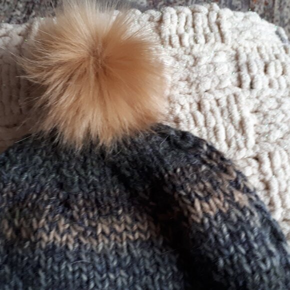 Hand knitted hat - Picture 3 of 3